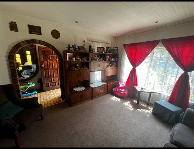 3 BEDROOM HOUSE FOR SALE IN DERSLEY